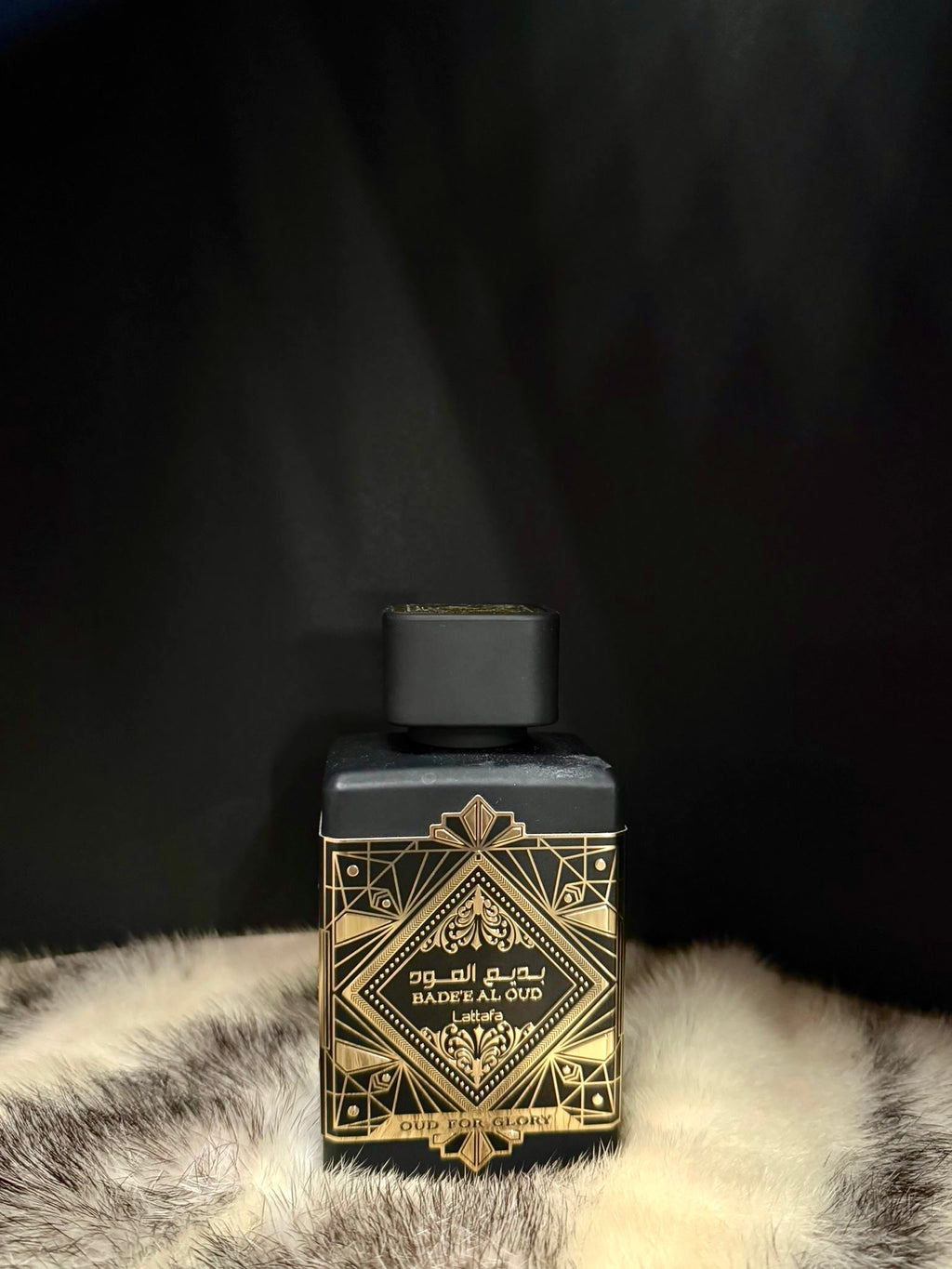 Bade'e Al Oud For Glory Lattafa - Perfume Árabe Unisex Oud Amaderado Intenso EDP 100ml